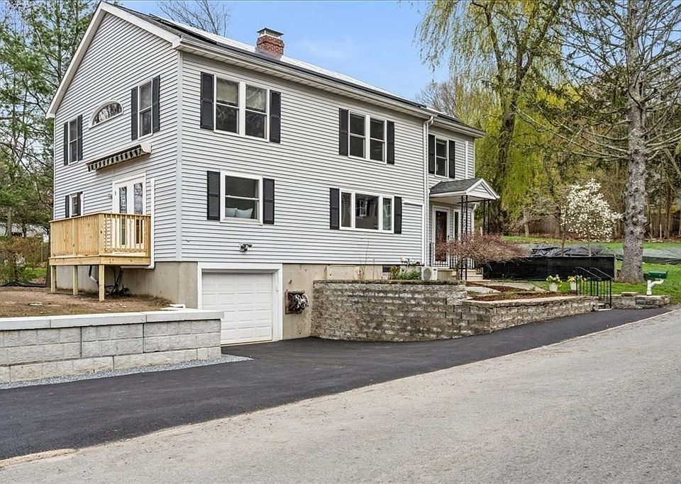 1st image of 6 Brook Ln