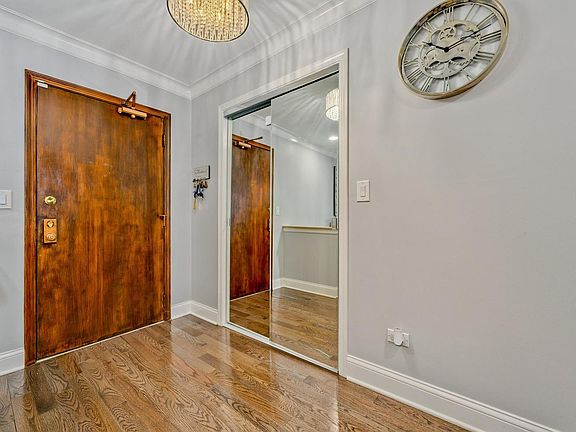 4th image of 7201 N Lincoln Ave APT 205