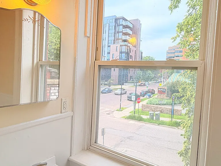 111 College St #4C — Photo 17