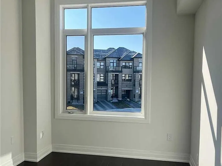 563 New England Ct W — Photo 15