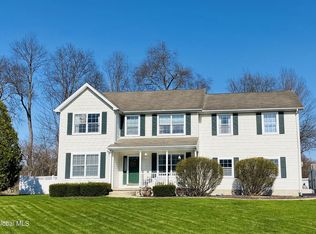 27 Fieldview Rd S, Queensbury, NY 12804