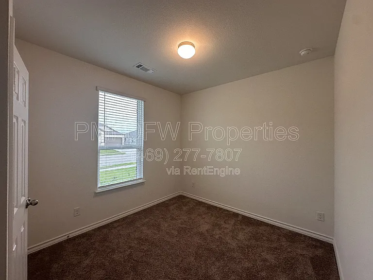 649 Saxony Dr — Photo 8