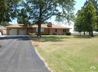 922 SE Croco Rd, Topeka, KS 66607