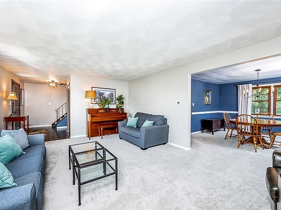 5th image of 77 Bradley Ct