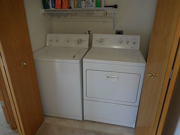 4th image of 1325 Logan Ct