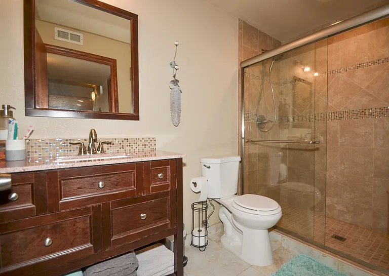 7012 Hillock Dr — Photo 9