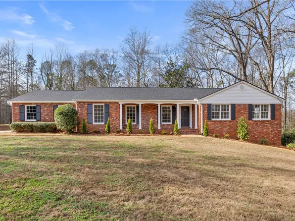 1504 Gwen Mill Dr, Opelika, AL 36801