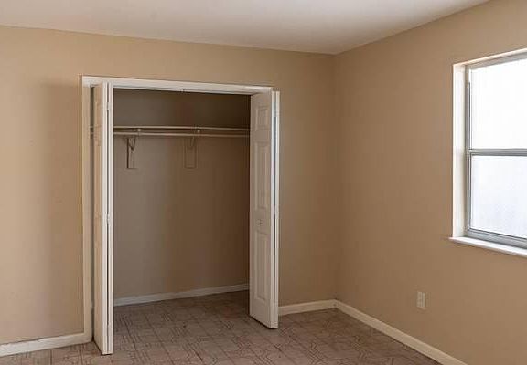5th image of 460 NW 43rd Pl