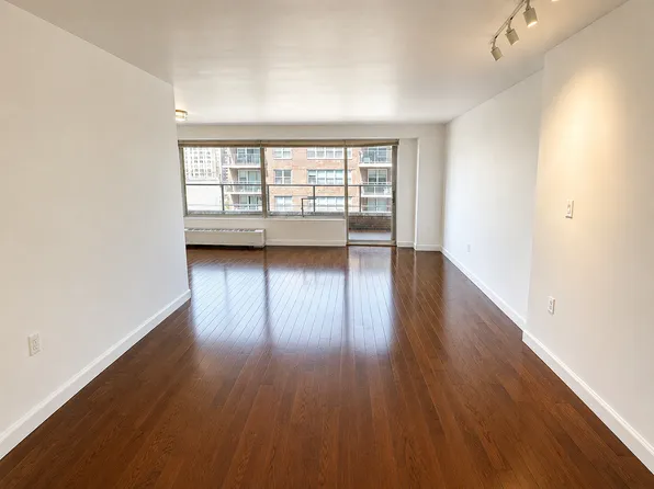 370 East 76th Street image 1 of 13