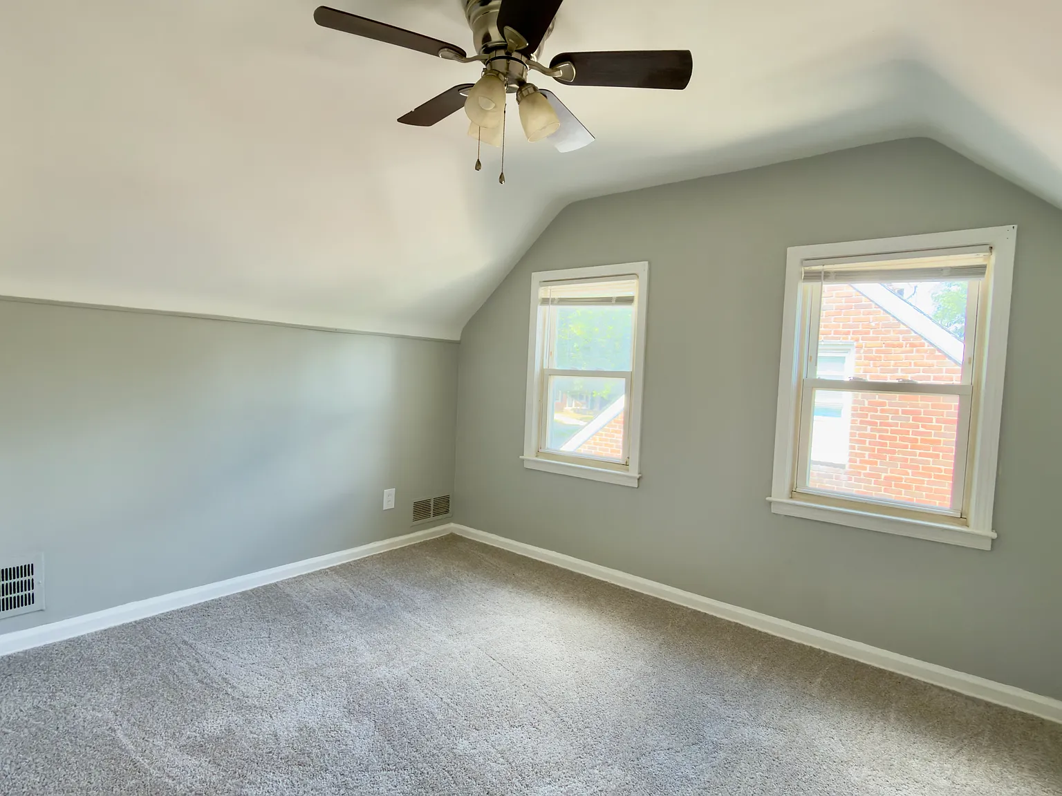 3 bed, 1008 sqft, $1,190 — Photo 4