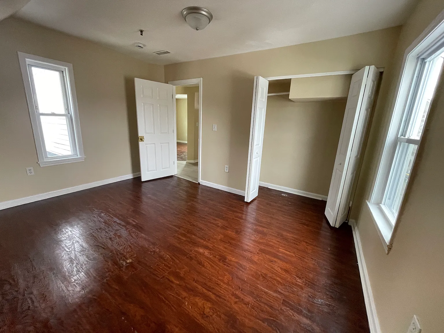 3 bed, 1300 sqft, $3,300 — Photo 3