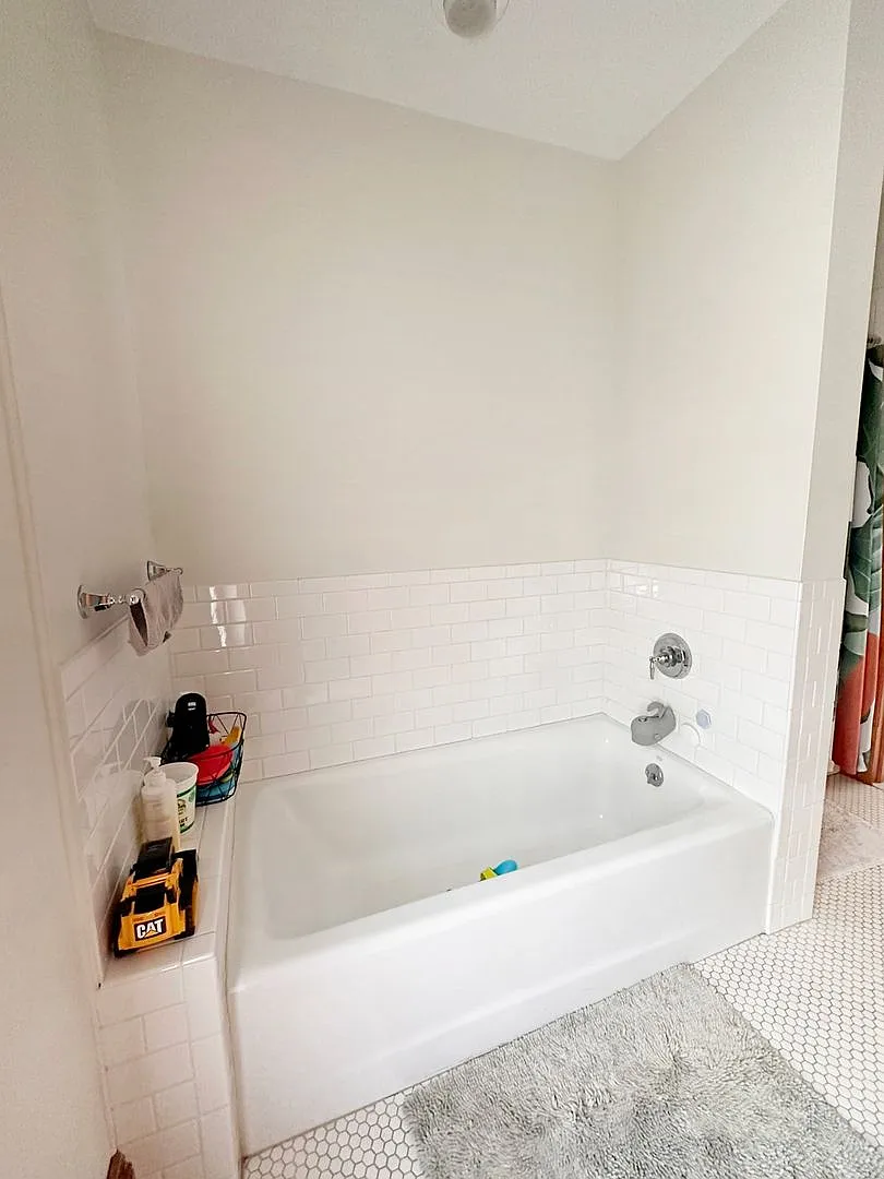 Spacious 8-Bedroom House Near UVM 132 North Willard Street, Burlington, VT — Photo 4
