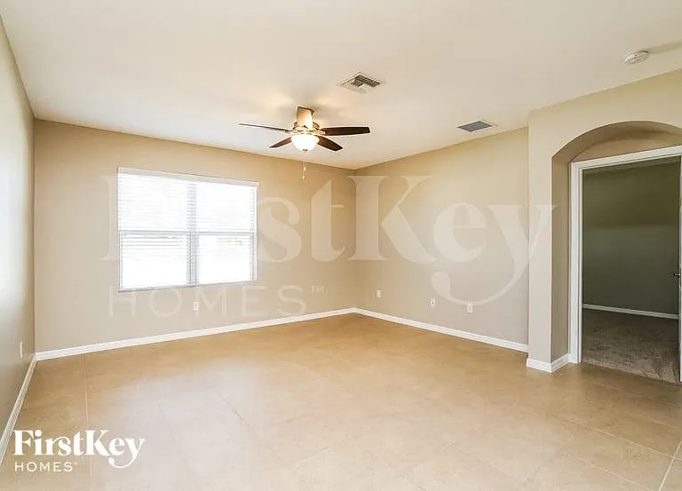 1402 NW Juanita Pl — Photo 2
