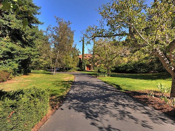 3rd image of 11853 Murietta Ln