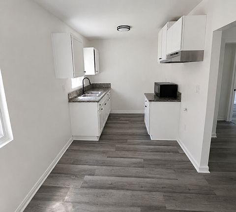 2nd image of 1380 Exposition Blvd APT 2