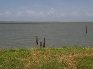 3 Bay Shore Dr, La Porte, TX 77571