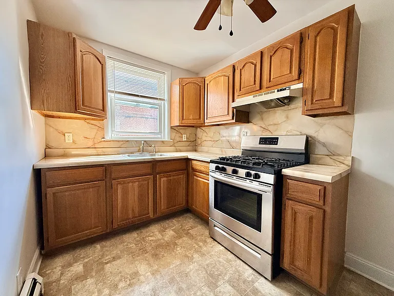 4241 Aldine St #1 — Photo 10