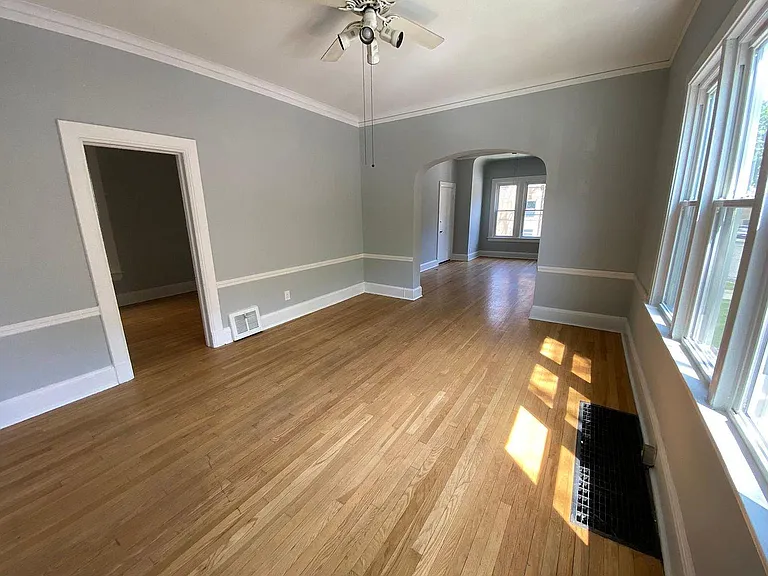 1901 W Belle Plaine Ave #1F — Photo 3