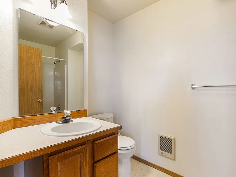 617 N State St — Photo 24