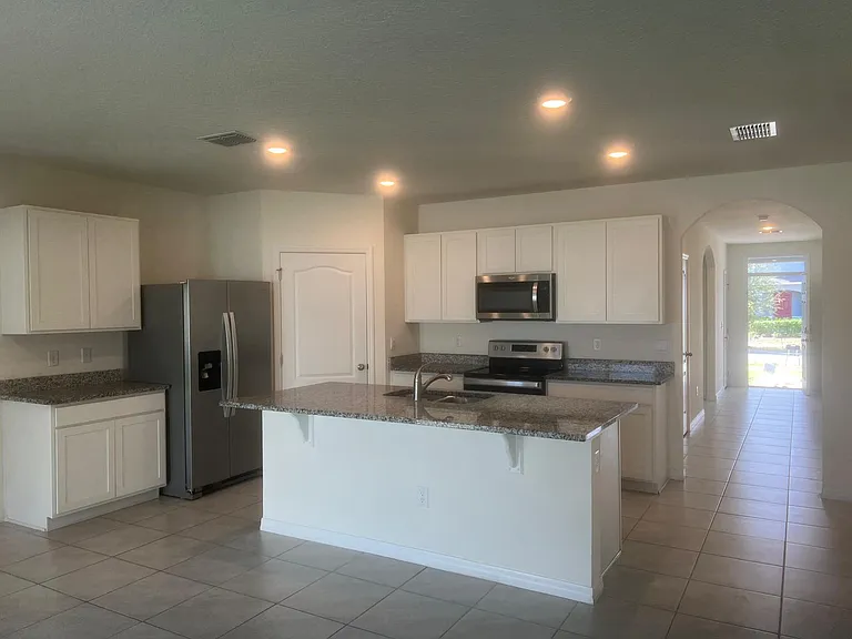 472 Lily Ln — Photo 7