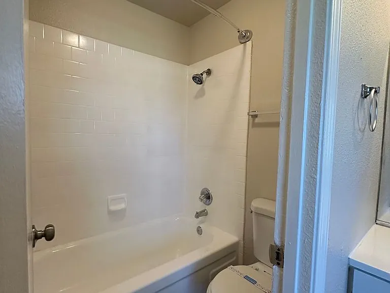 Boutique Apartments in Boulevard Park, Includes Gated, Covered Parking! — Photo 25