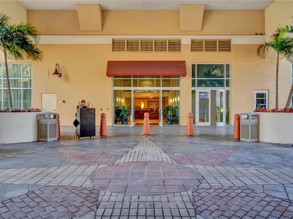 7350 SW 89th St APT 1402S, Miami, FL 33156