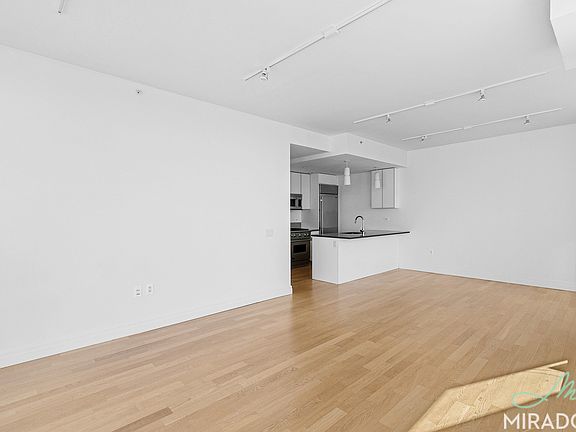 4th image of 554 W 54th St #22U