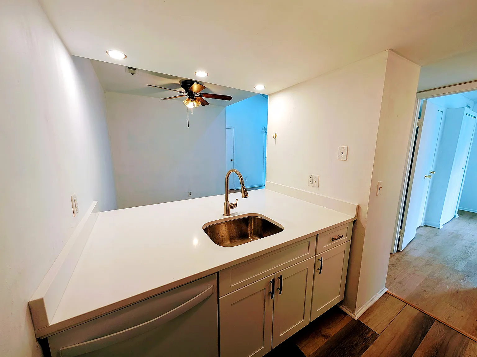 2 bed, 890 sqft, $1,250 — Photo 3