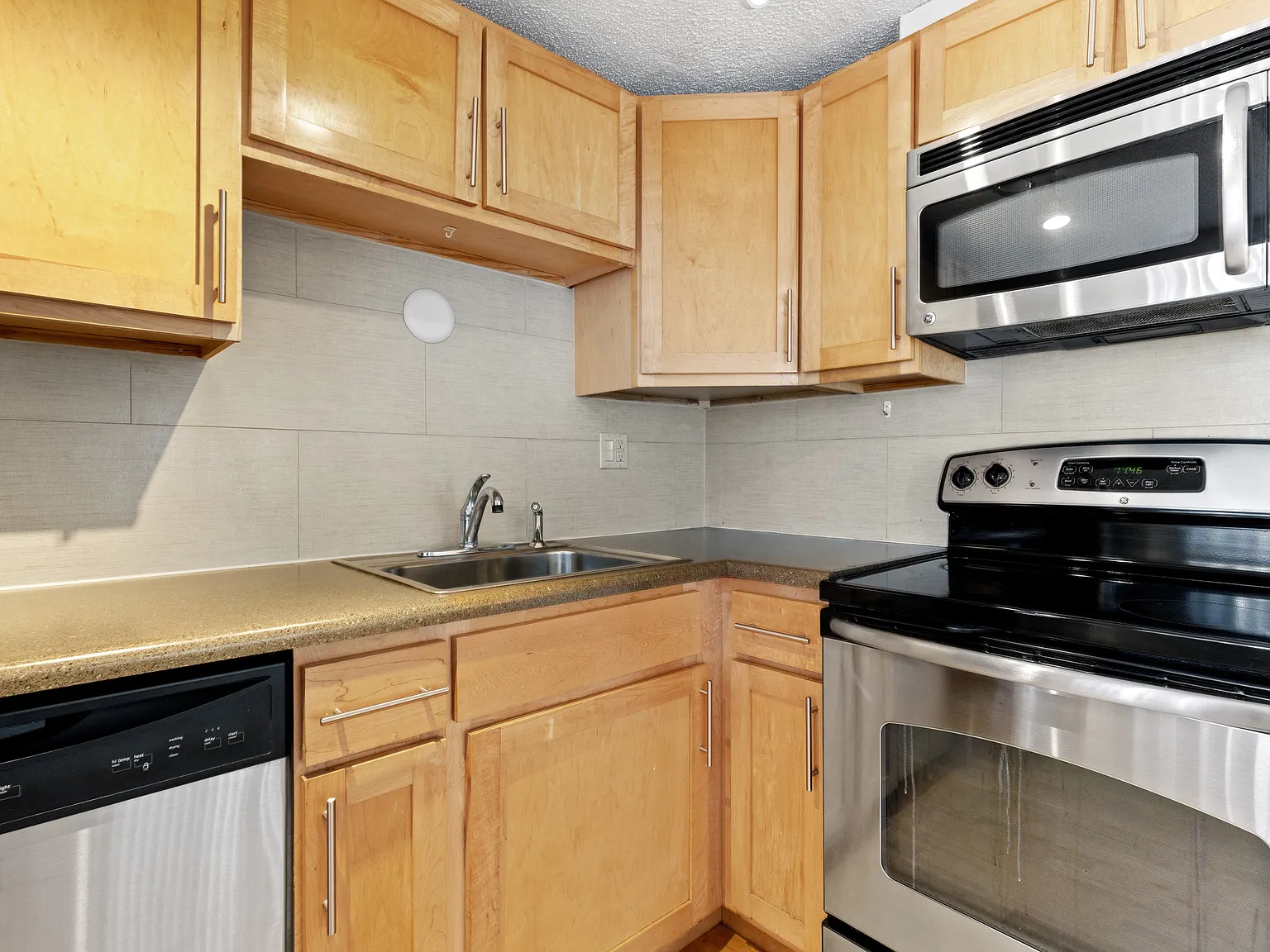 Lincoln Park Apartments — Photo 4