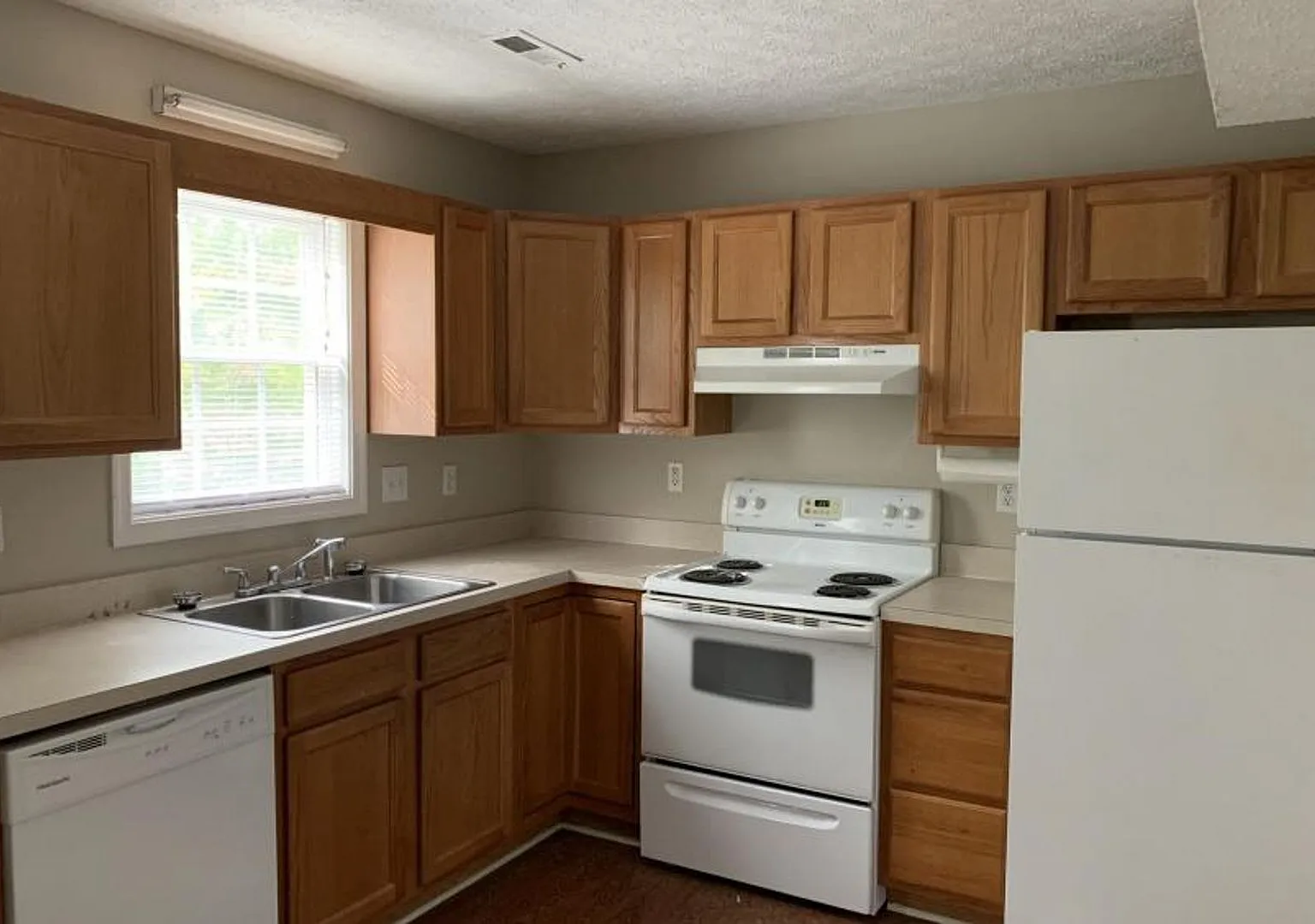 409 Three Creeks Court — Photo 1