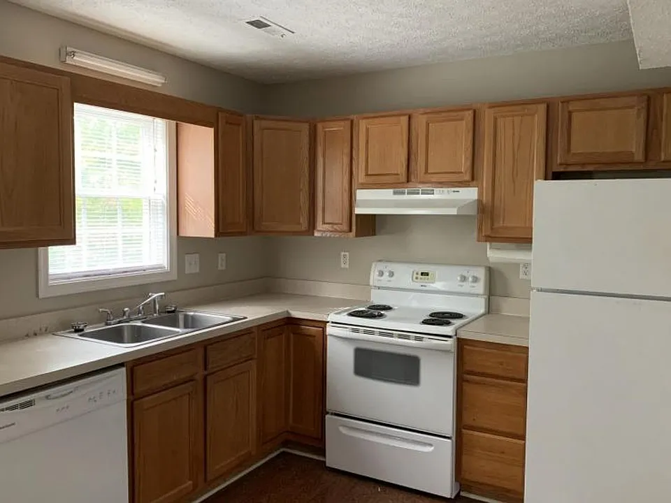 409 Three Creeks Ct