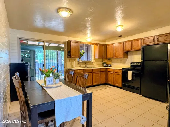 7477 E Desert Spring Dr, Tucson, AZ 85730