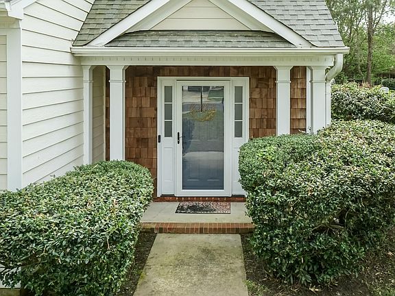 2nd image of 206 Newberry Ln