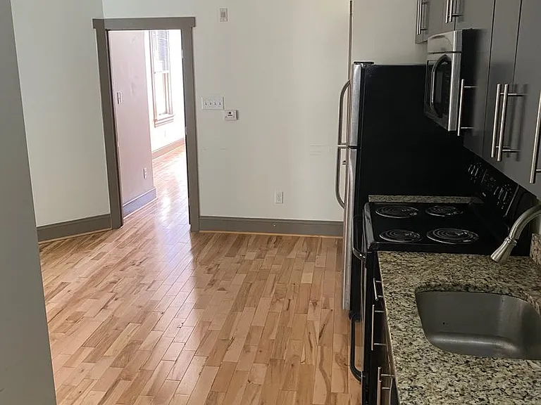 217 E Grace St — Photo 5