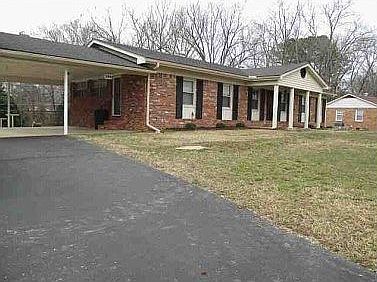 3rd image of 164 Hillhurst Dr