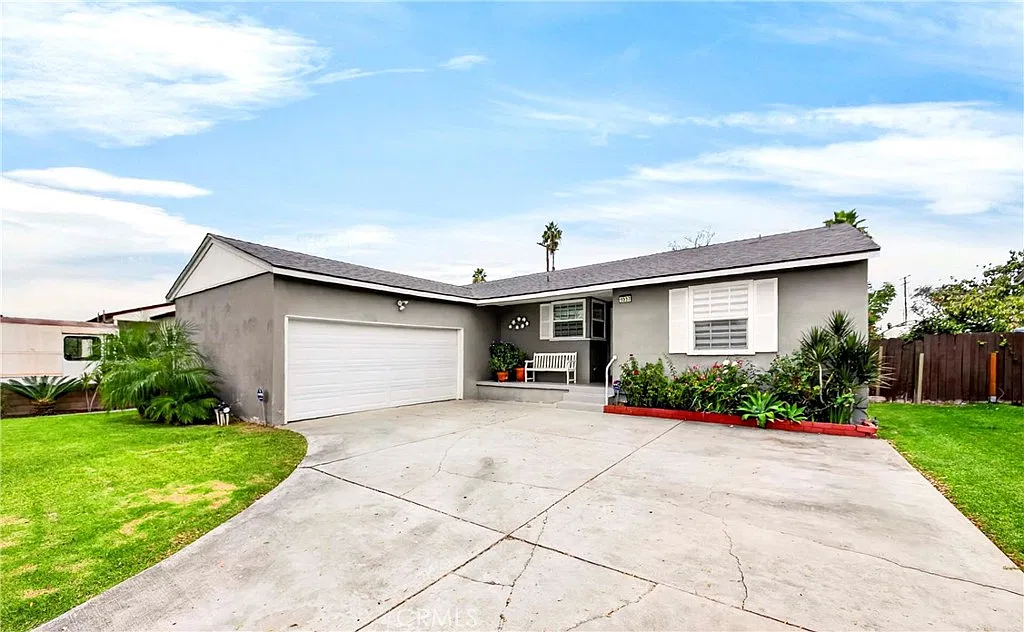 4 bed, 1472 sqft, $4,200 — Photo 1