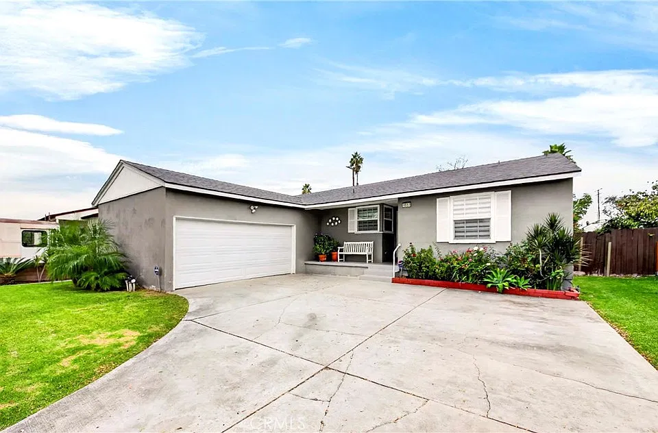 1037 W Ash Ave