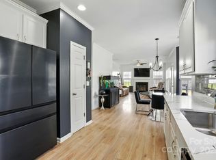 8833 Cavonnier Ln, Charlotte, NC 28216