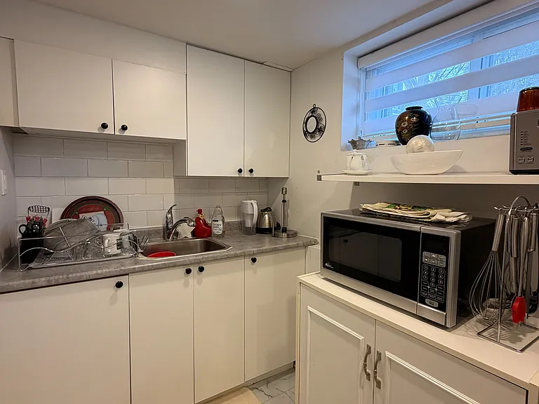 138 Goulding Ave #BASEMENT — Photo 15