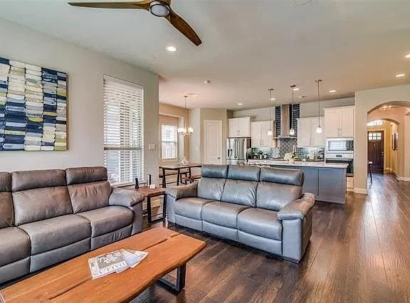 4th image of 1606 Cypress Garden Ln