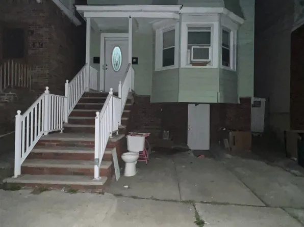 17 W 50th St #2/3, Bayonne, NJ 07002
