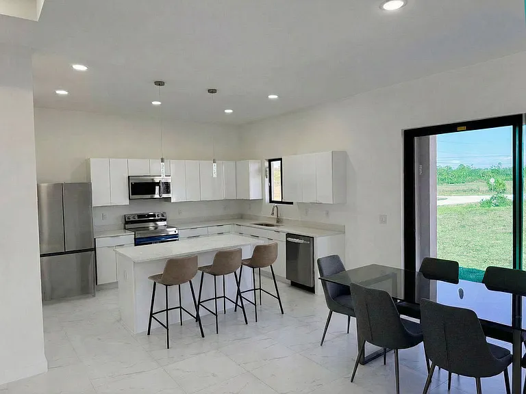 477 Rayford St — Photo 8
