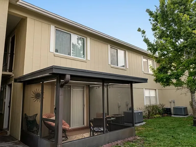 4304 London Town Rd #107 — Photo 5