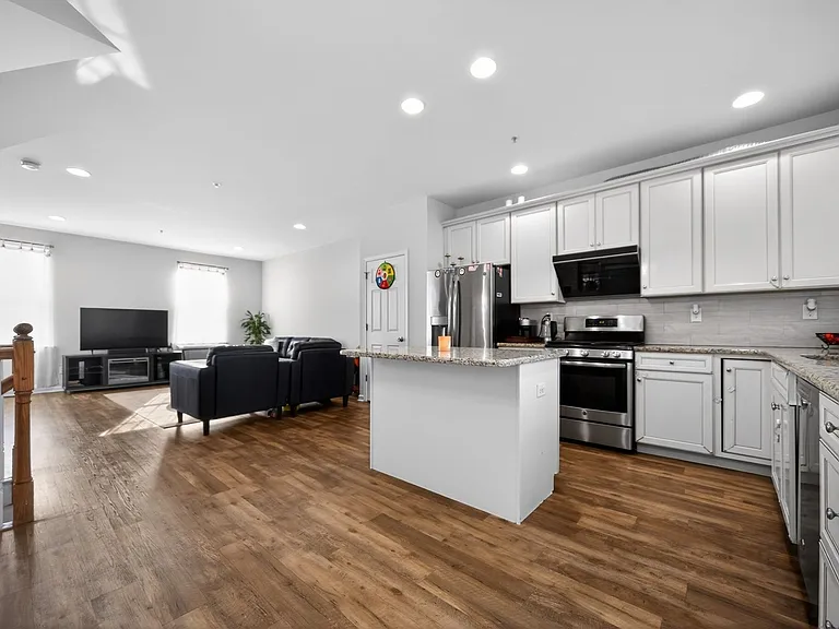 11 Faraday Ct — Photo 12