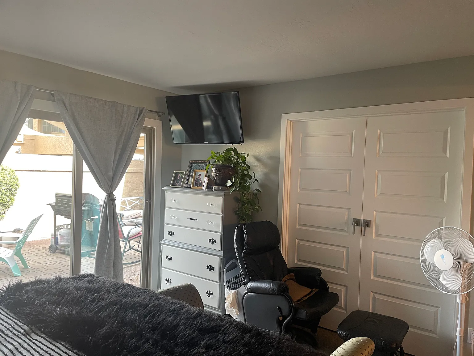 3 bed, 1900 sqft, $3,995 — Photo 4