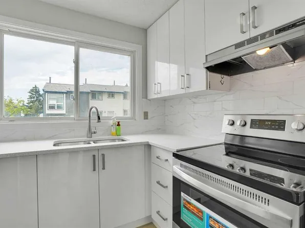6440 S 4th St NW #139, Calgary, AB T2K 1B8