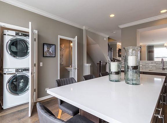 4th image of 4639 S Lake Park Ave #D
