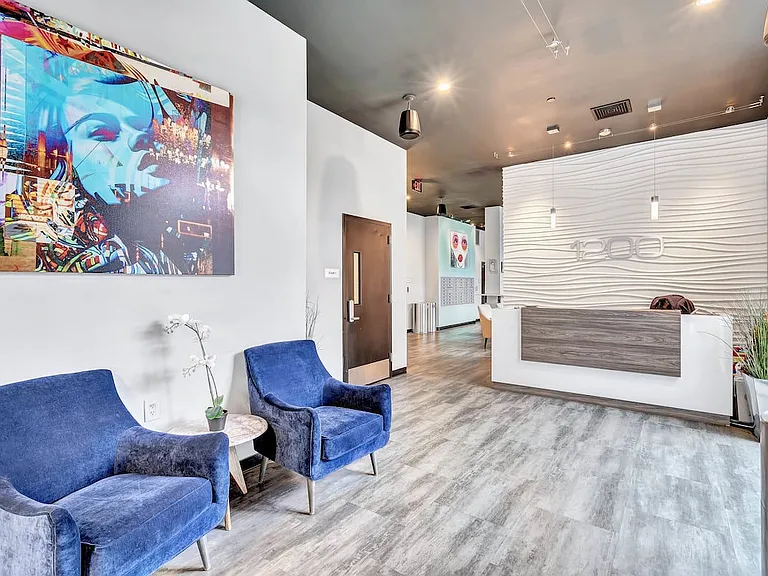 1200 Manor Residence — Photo 30