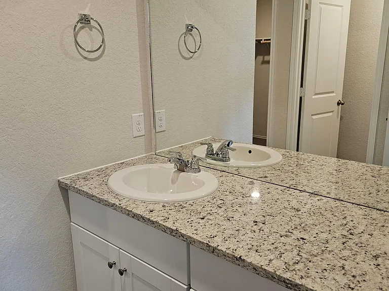 2825 Brogan Crk — Photo 13