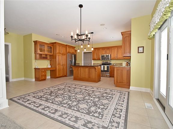 5th image of 6550 Hunters Field Dr